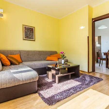 Pula Apartment *